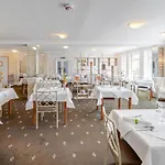 Park Manor 2*